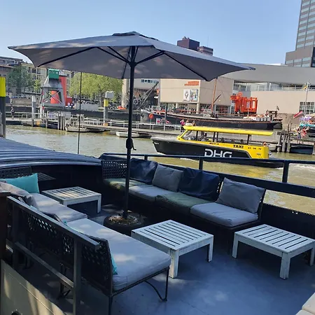 Houseboat Ботель