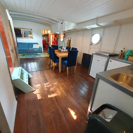 Houseboat Ботель Роттердам